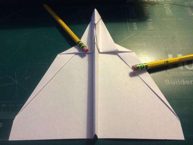 纸飞机怎么折飞得远飞得久[战斗纸飞机怎么折飞得远飞得久]
