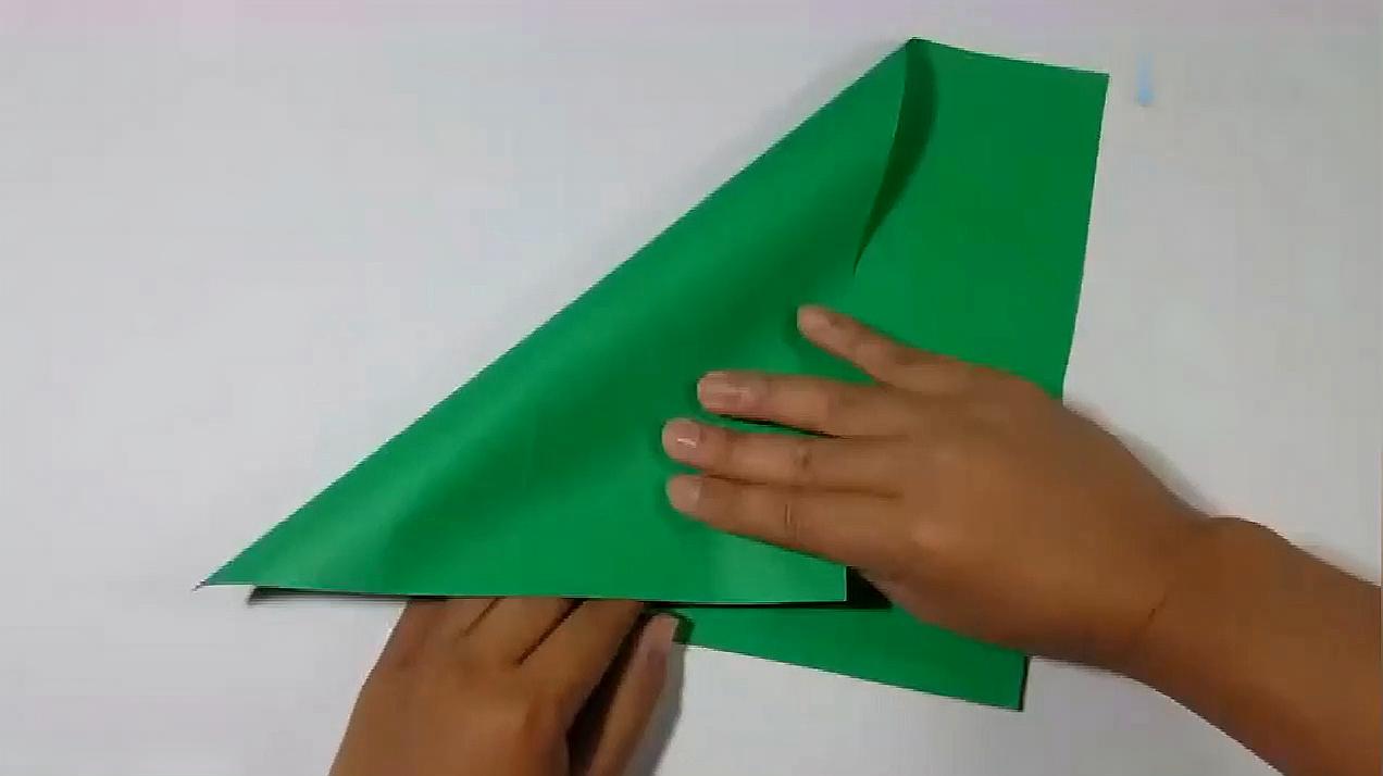 wut纸飞机怎么折[又酷又能飞的纸飞机怎么折]