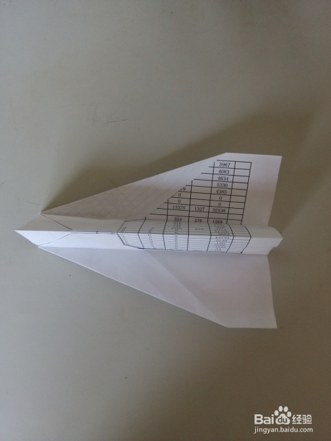 wut纸飞机怎么折[又酷又能飞的纸飞机怎么折]
