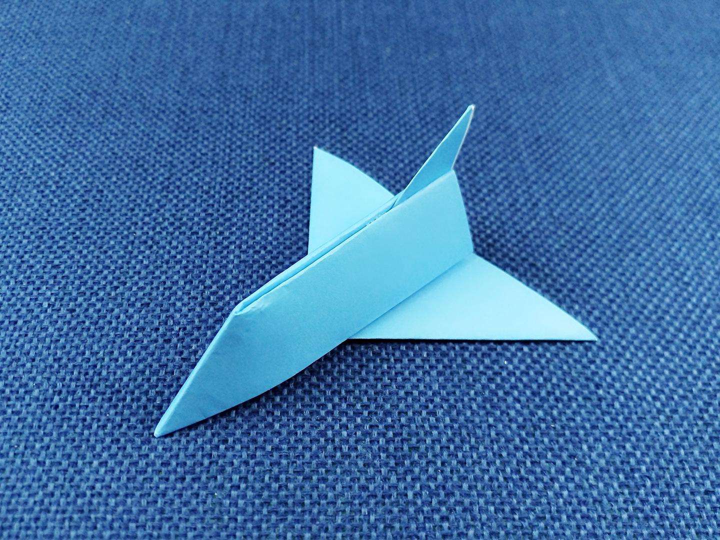 教你折飞得最远的纸飞机[教你折飞得最远的纸飞机怎么折?]