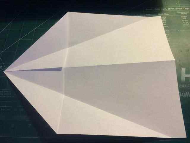 纸飞机怎么折飞得能回旋[纸飞机怎么折飞得能回旋一下]